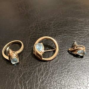 Set of gold-tone ring and brooch with blue gemstones